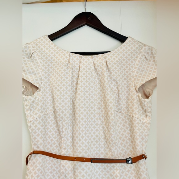 Comma cap sleeve belted zip back dress, size 8 - Picture 2 of 7